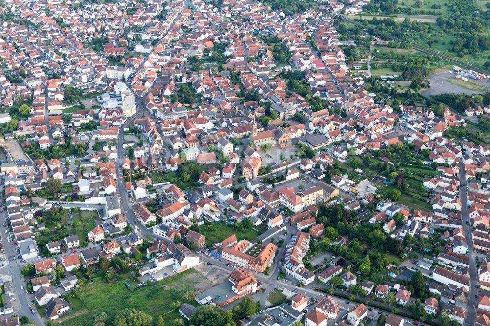 Luftaufnahme Schifferstadt - Ortsansicht in Schifferstadt im Bundesland Rheinland-Pfalz, Deutschland