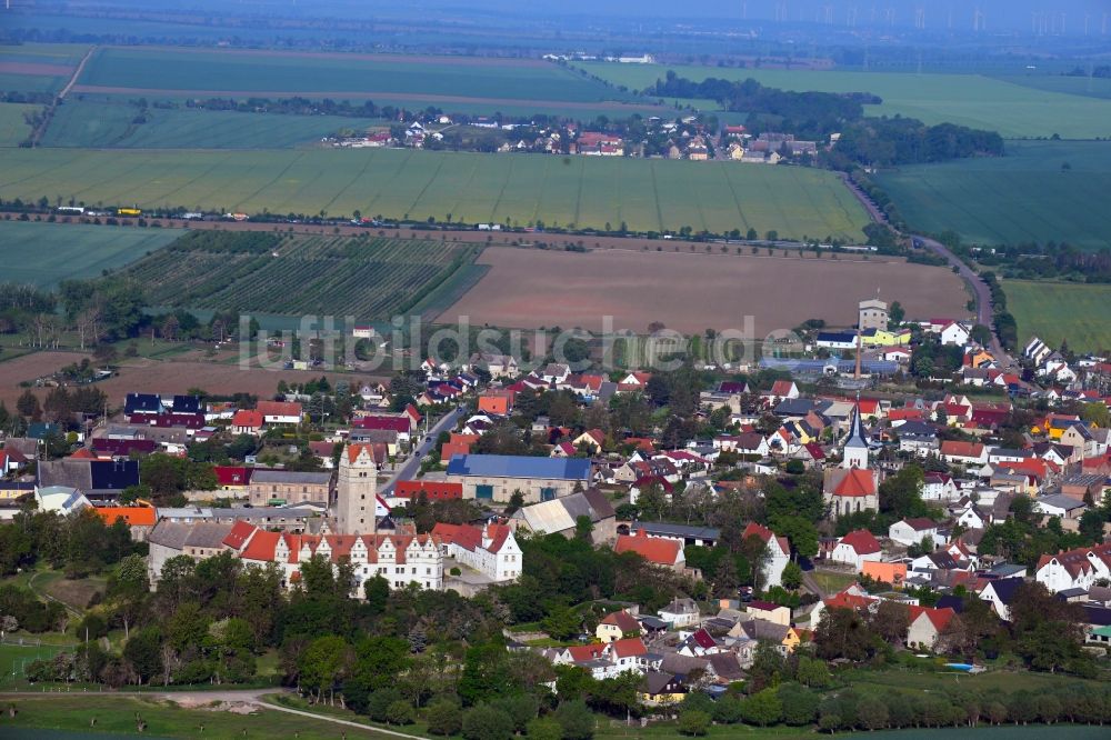 Luftaufnahme Plötzkau - Ortsansicht mit Schloss in Plötzkau im Bundesland Sachsen-Anhalt, Deutschland