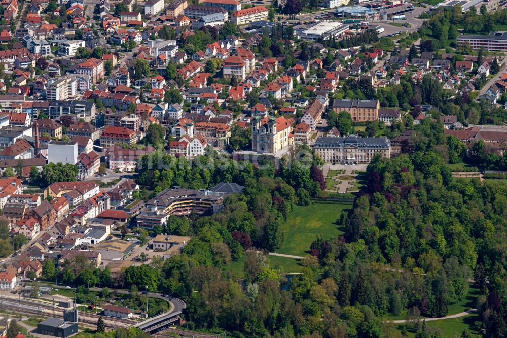 Luftaufnahme Donaueschingen - Ortsansicht und Schlosspark in Donaueschingen im Bundesland Baden-Württemberg, Deutschland