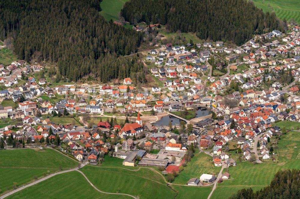 Luftaufnahme Schonach im Schwarzwald - Ortsansicht in Schonach im Schwarzwald im Bundesland Baden-Württemberg, Deutschland