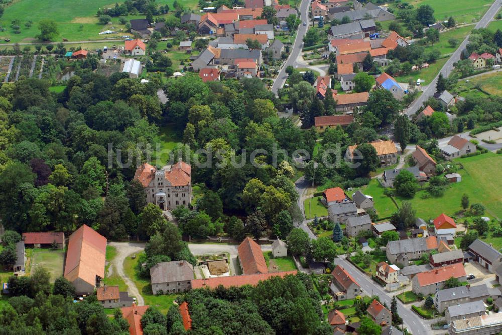 Luftbild Wachau / OT Seifersdorf - Ortsansicht Seifersdorf bei Radeberg mit Blick auf das Schloss Seifersdorf