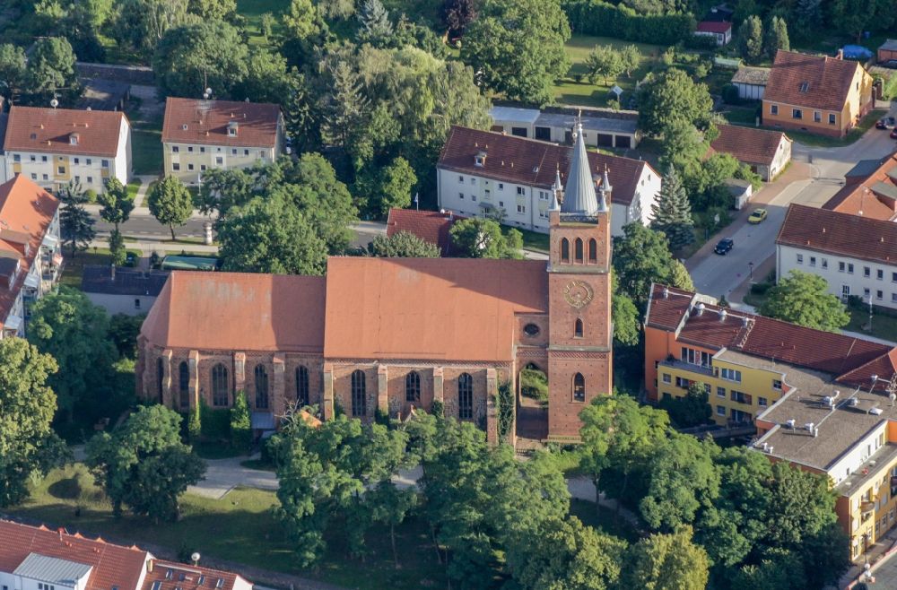 Müncheberg aus der Vogelperspektive: Ortsansicht und Stadtpfarr-kirche Sankt Marien in Müncheberg im Bundesland Brandenburg
