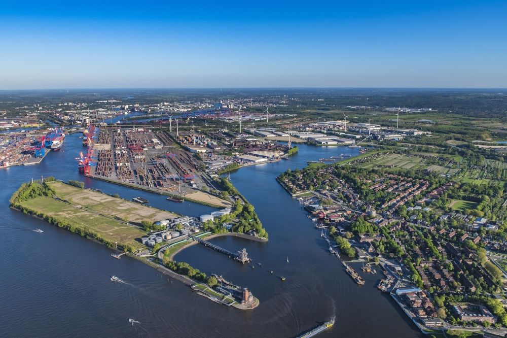 Luftbild Hamburg - Ortsansicht von dem Stadtteil Finkenwerder am Ufer des Fluß- Verlaufs der Elbe in Hamburg