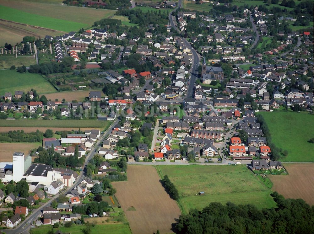 Langenfeld OT Reusrath aus der Vogelperspektive: Ortsansicht des Stadtteils Reusrath, einem Ortsteil von Langenfeld im Bundesland Nordrhein-Westfalen