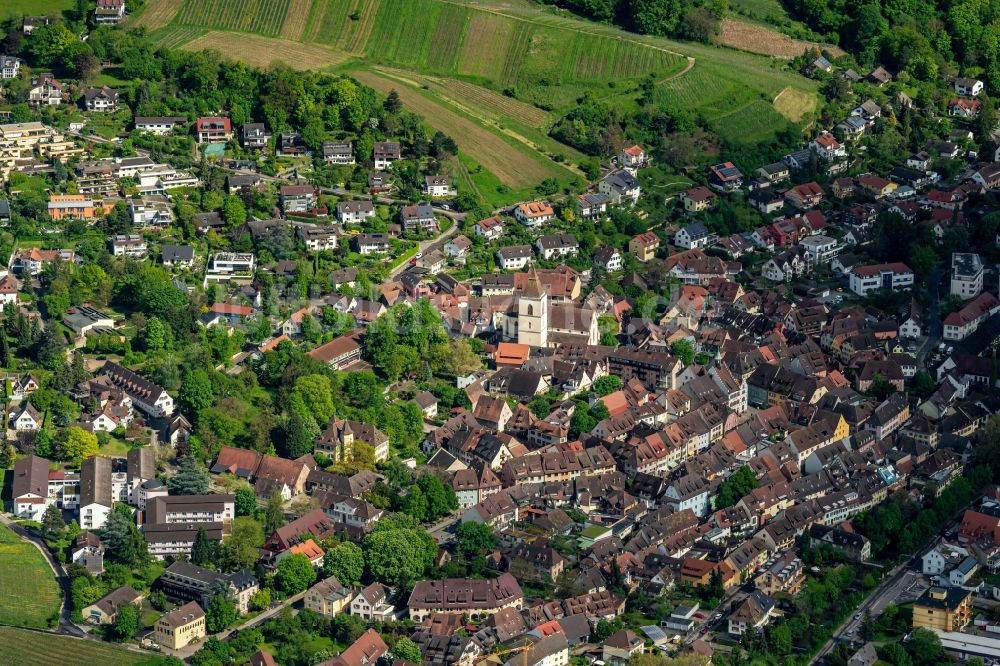 Staufen im Breisgau aus der Vogelperspektive: Ortsansicht in Staufen im Breisgau im Bundesland Baden-Württemberg
