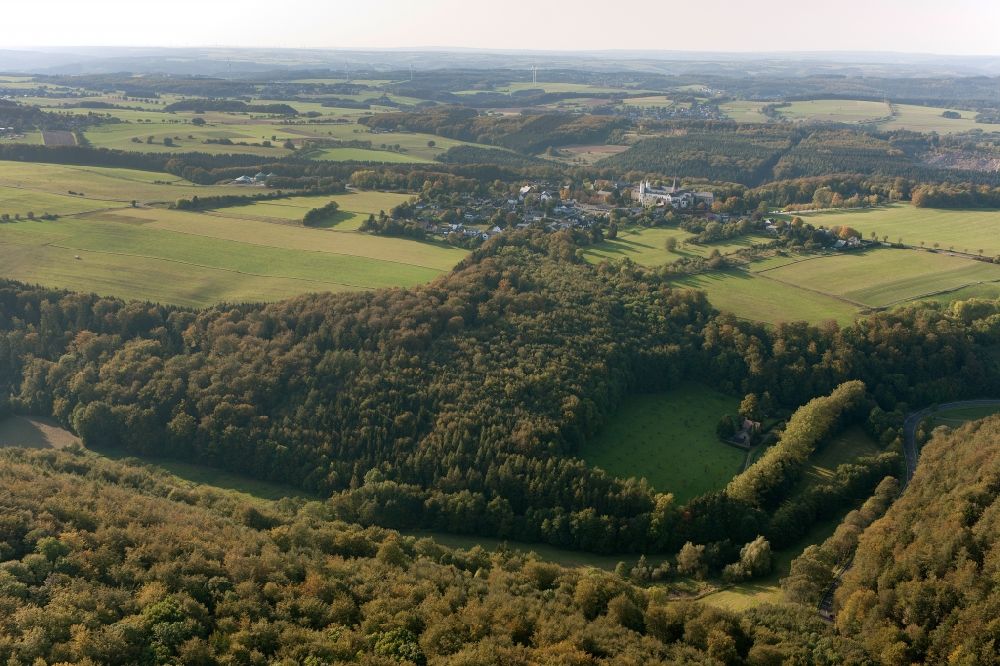 Luftaufnahme Kall OT Steinfeld - Ortsansicht von Steinfelld in Kall im Bundesland Nordrhein-Westfalen