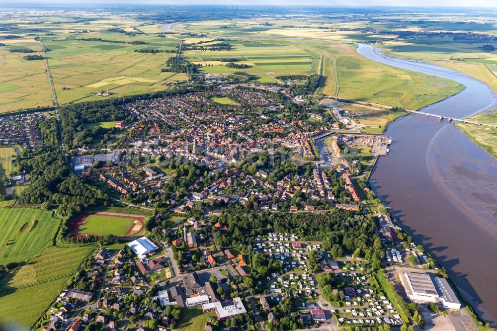 Luftbild Tönning - Ortsansicht der Straßen und Häuser der Wohngebiete in Tönning an der Eider im Bundesland Schleswig-Holstein, Deutschland
