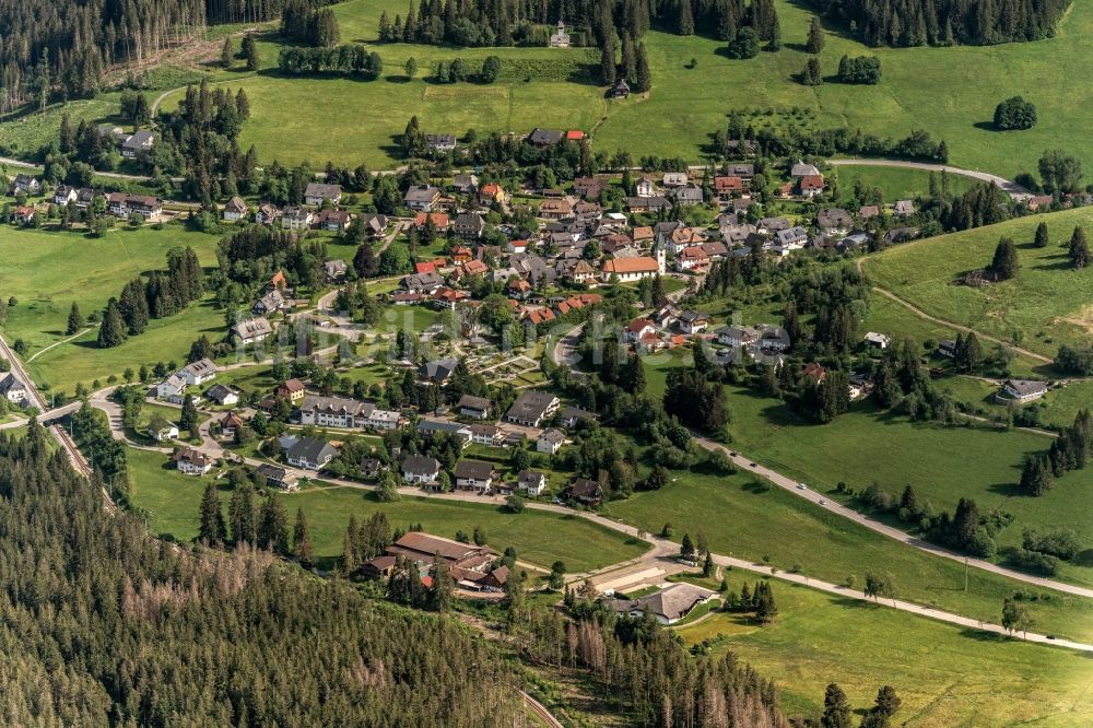 Luftaufnahme Altglashütten - Ortsansicht im Talbereich in Altglashütten im Schwarzwald im Bundesland Baden-Württemberg, Deutschland