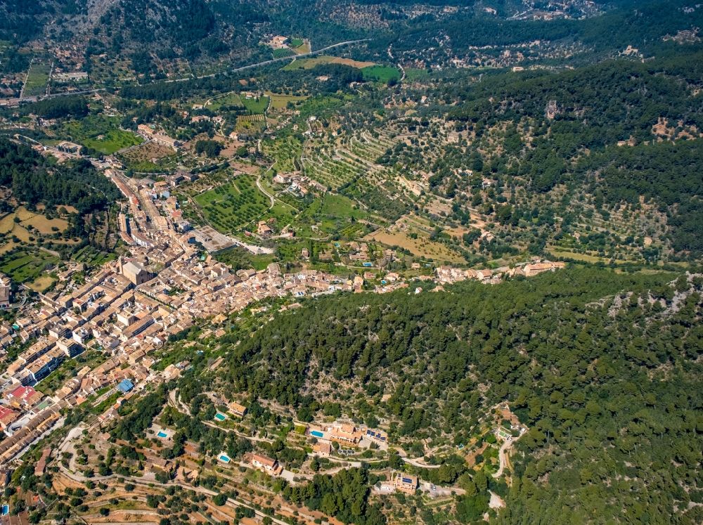 Luftbild Bunyola - Ortsansicht im Talbereich in Bunyola in Balearische Insel Mallorca, Spanien