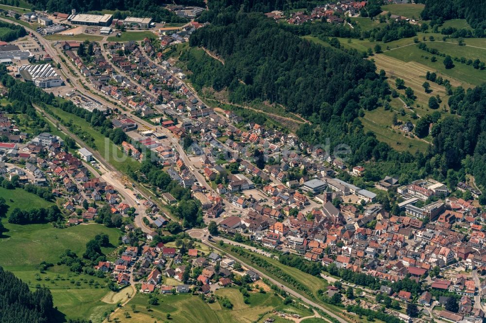 Elzach von oben - Ortsansicht im Talbereich des Elztal in Elzach im Bundesland Baden-Württemberg, Deutschland