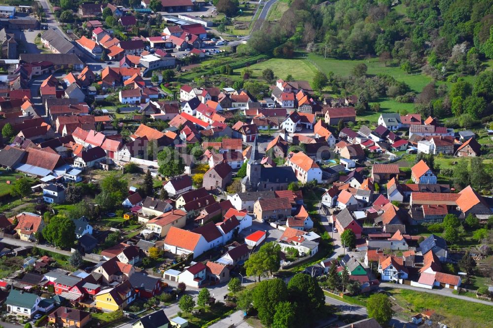 Luftaufnahme Großleinungen - Ortsansicht im Talbereich in Großleinungen im Bundesland Sachsen-Anhalt, Deutschland