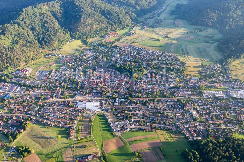 Luftbild Zell am Harmersbach - Ortsansicht im Talbereich der Kinzig in Zell am Harmersbach im Bundesland Baden-Württemberg, Deutschland