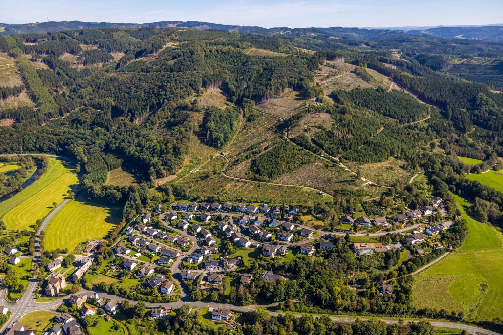 Luftaufnahme Lenhausen - Ortsansicht im Talbereich in Lenhausen im Bundesland Nordrhein-Westfalen, Deutschland