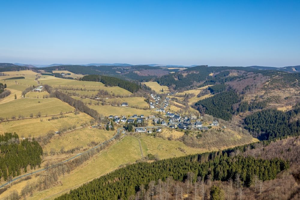 Nordenau aus der Vogelperspektive: Ortsansicht im Talbereich in Nordenau im Bundesland Nordrhein-Westfalen, Deutschland