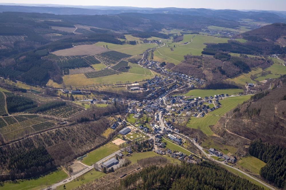 Luftaufnahme Oberkirchen - Ortsansicht im Talbereich in Oberkirchen im Bundesland Nordrhein-Westfalen, Deutschland