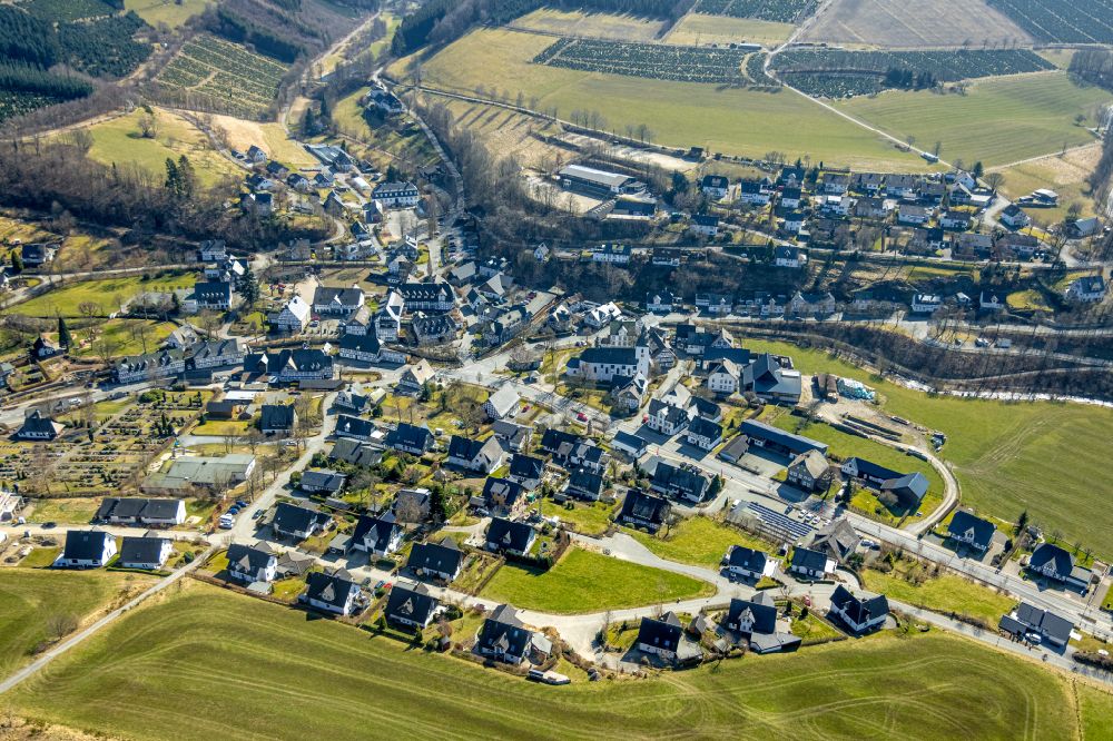 Luftbild Oberkirchen - Ortsansicht im Talbereich in Oberkirchen im Bundesland Nordrhein-Westfalen, Deutschland