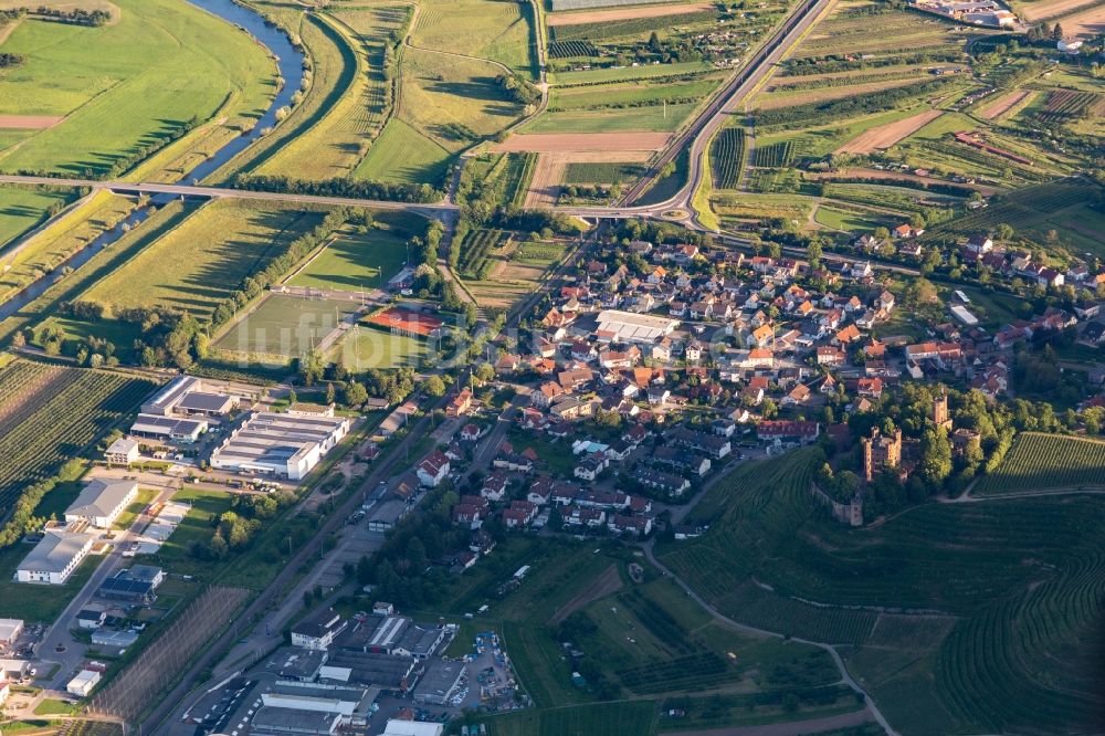 Luftbild Ortenberg - Ortsansicht im Talbereich von Ortenberg mit Burg im Bundesland Baden-Württemberg, Deutschland