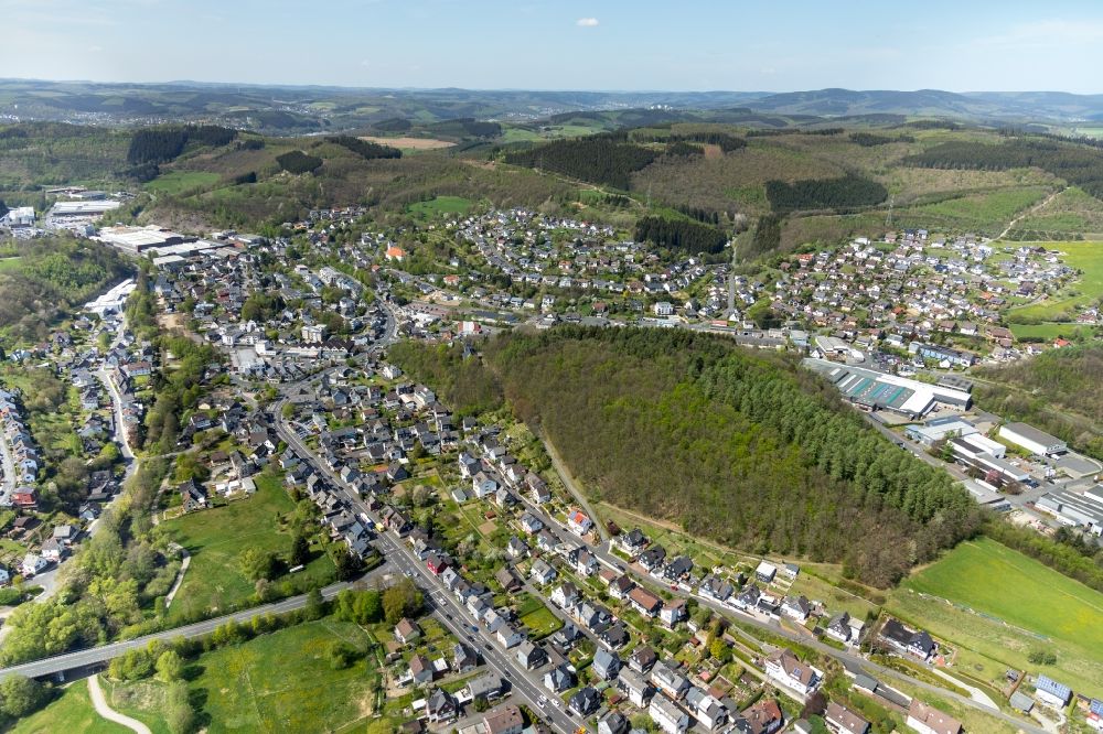 Luftaufnahme Netphen - Ortsansicht im Talbereich im Ortsteil Dreis-Tiefenbach in Netphen im Bundesland Nordrhein-Westfalen, Deutschland