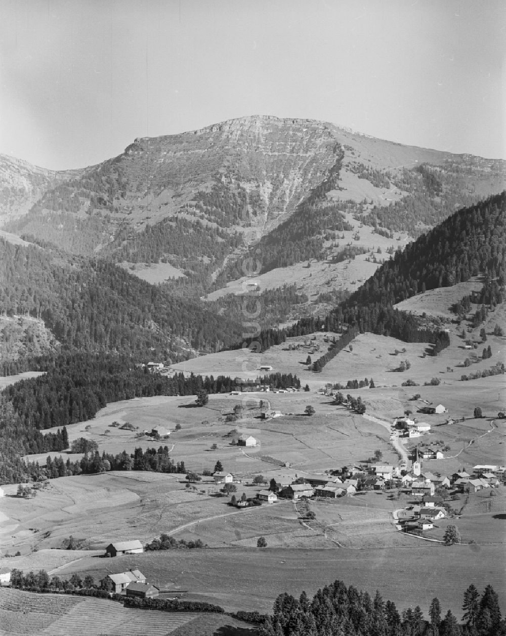 Luftbild Oberstaufen - Ortsansicht im Talbereich im Ortsteil Steibis in Oberstaufen im Bundesland Bayern, Deutschland