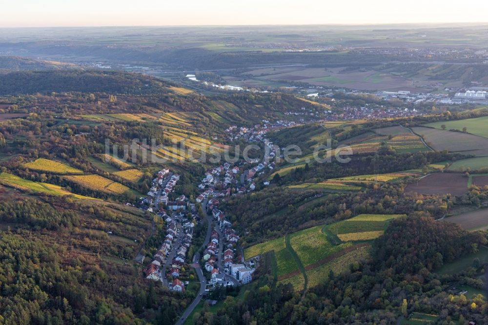 Randersacker von oben - Ortsansicht im Talbereich in Randersacker im Bundesland Bayern, Deutschland