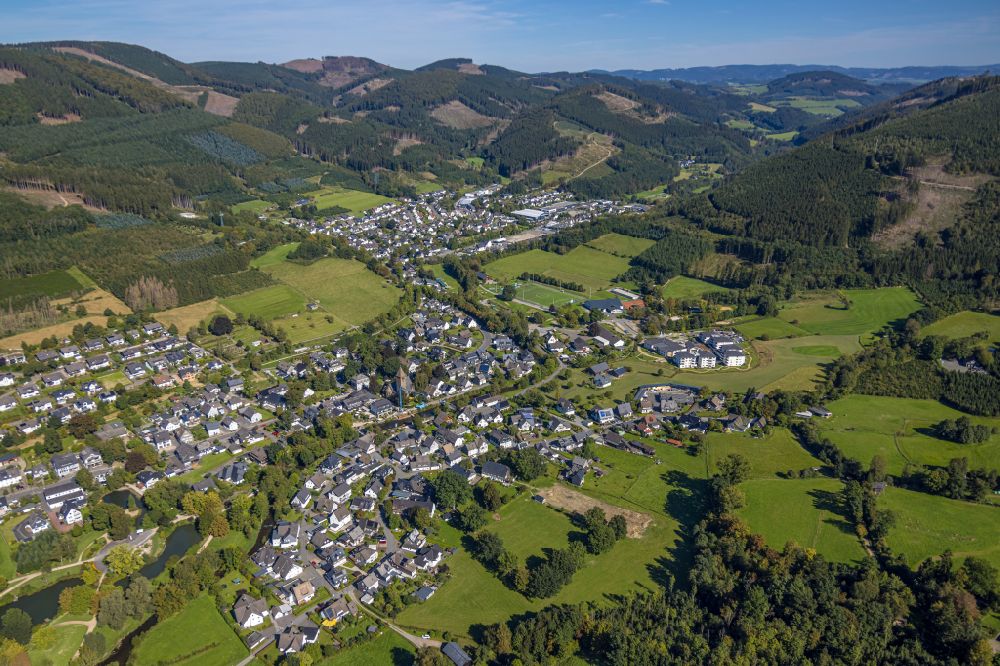 Luftaufnahme Saalhausen - Ortsansicht im Talbereich in Saalhausen im Bundesland Nordrhein-Westfalen, Deutschland