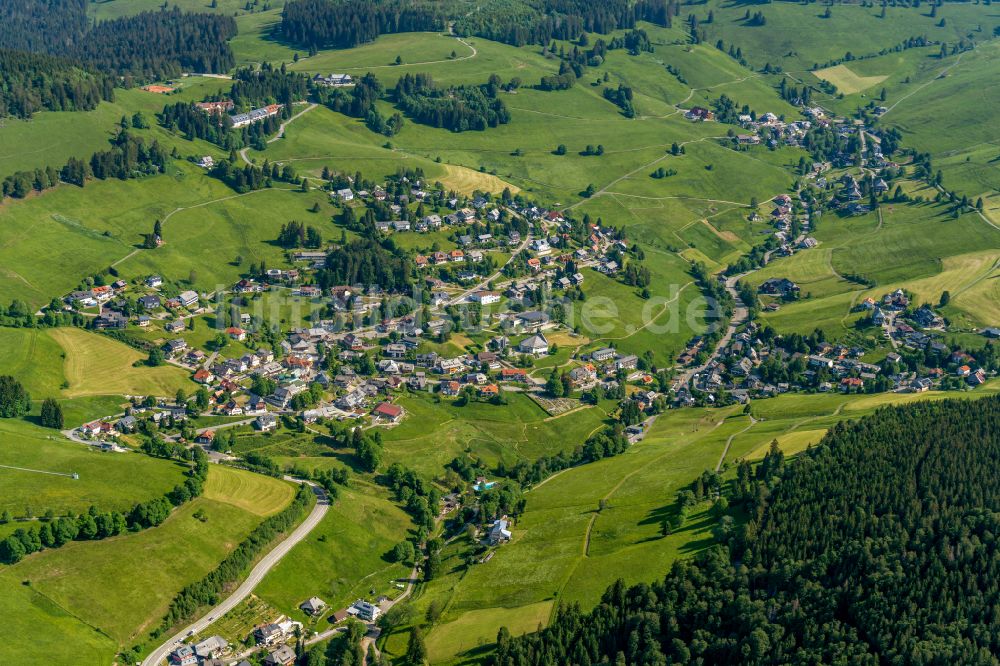 Todtnauberg von oben - Ortsansicht im Talbereich in Todtnauberg im Bundesland Baden-Württemberg, Deutschland