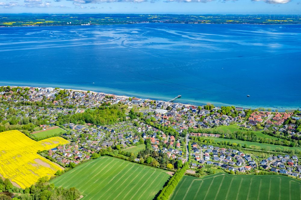 Luftaufnahme Timmendorfer Strand - Ortsansicht von Timmendorfer Strand an der Sand- Strand- Küste der Ostsee im Bundesland Schleswig-Holstein