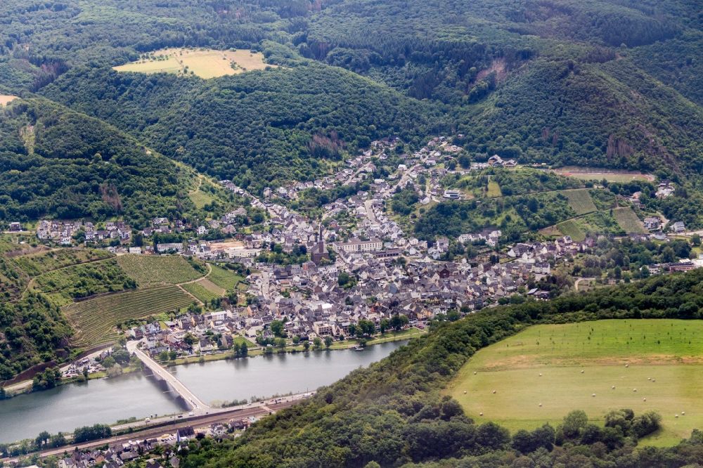 Treis-Karden aus der Vogelperspektive: Ortsansicht in Treis-Karden im Bundesland Rheinland-Pfalz, Deutschland