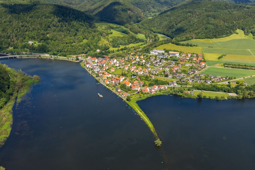 Herzhausen von oben - Ortsansicht am Uferbereich der Eder in Herzhausen im Bundesland Hessen, Deutschland