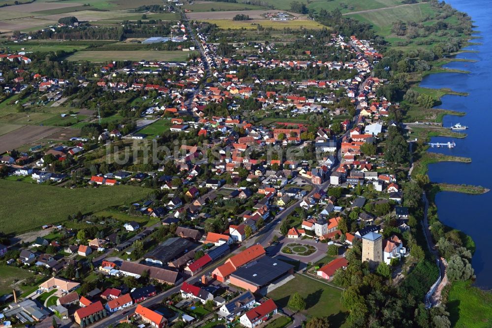 Luftaufnahme Rogätz - Ortsansicht am Uferbereich des Elbe - Flußverlaufes in Rogätz im Bundesland Sachsen-Anhalt, Deutschland