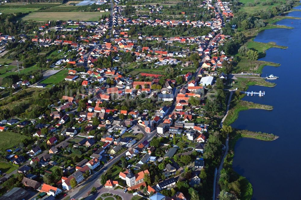 Rogätz von oben - Ortsansicht am Uferbereich des Elbe - Flußverlaufes in Rogätz im Bundesland Sachsen-Anhalt, Deutschland