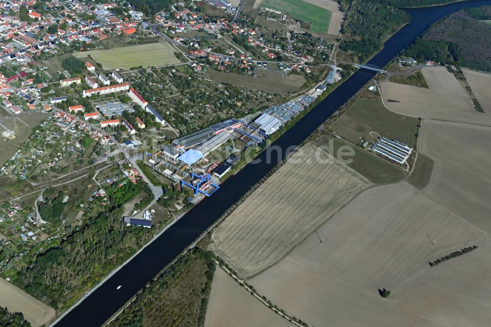 Luftaufnahme Elbe-Parey - Ortsansicht am Uferbereich des Elbe-Havel-Kanal - Flußverlaufes in Elbe-Parey im Bundesland Sachsen-Anhalt, Deutschland