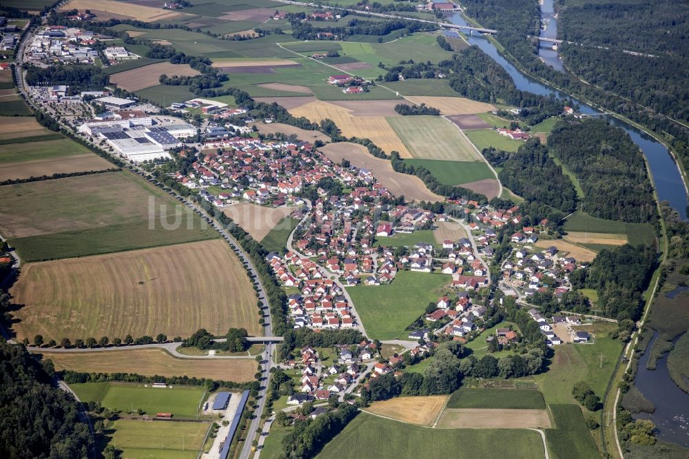 Weixerau von oben - Ortsansicht am Uferbereich des Mittlere-Isar-Kanal und der Isar in Weixerau im Bundesland Bayern, Deutschland