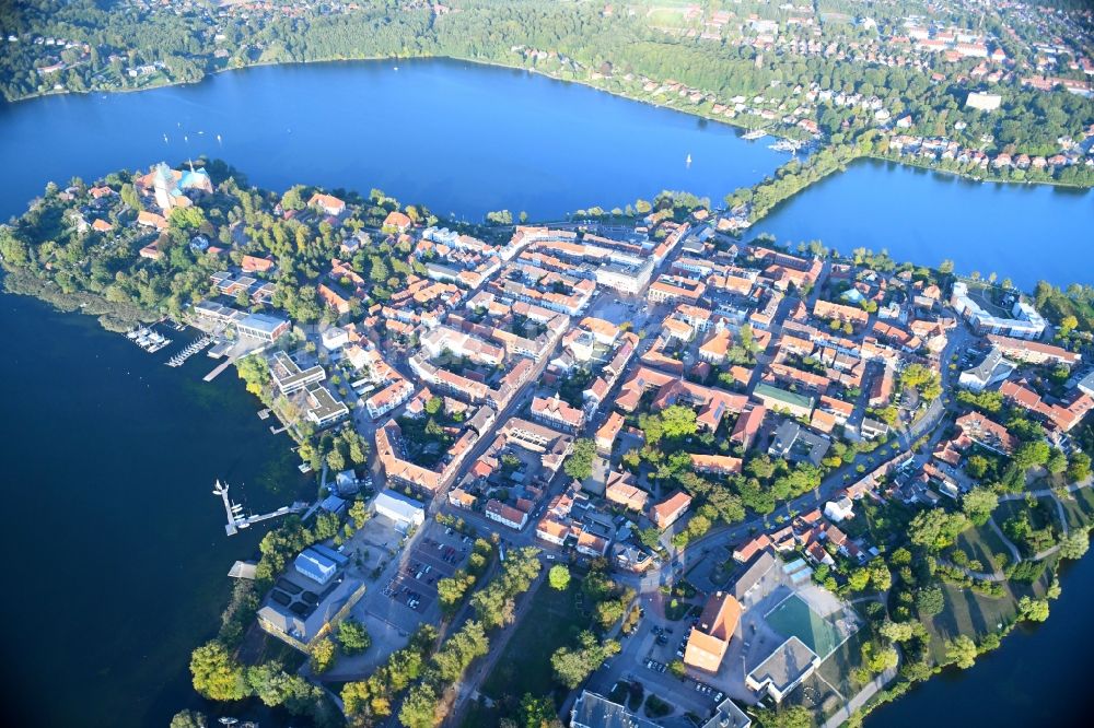 Luftaufnahme Ratzeburg - Ortsansicht am Uferbereich des Ratzeburger See in Ratzeburg im Bundesland Schleswig-Holstein, Deutschland