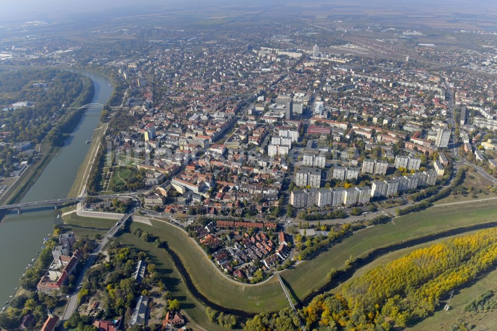 Luftbild Szolnok - Ortsansicht am Uferbereich des Theiß - Flußverlaufes in Szolnok in Jasz-Nagykun-Szolnok, Ungarn