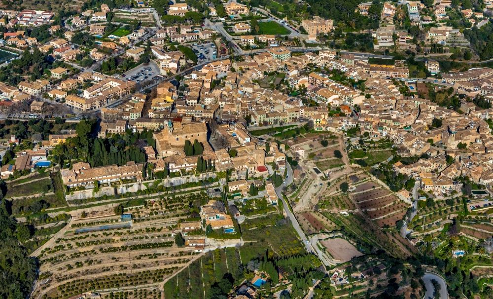 Luftaufnahme Valldemossa - Ortsansicht in Valldemossa in Balearische Insel Malorca, Spanien