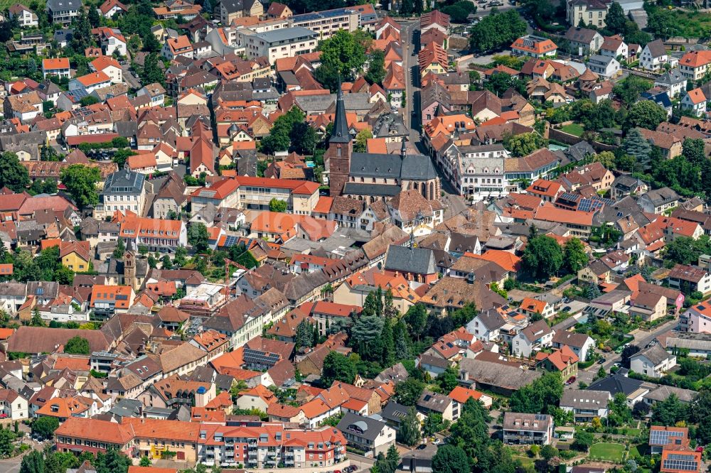 Luftbild Deidesheim - Ortsansicht des Weinortes Deidesheim im Bundesland Rheinland-Pfalz, Deutschland