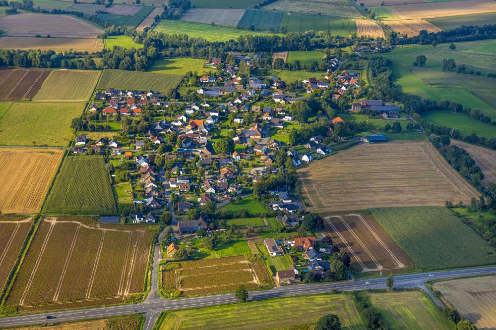 Westönnen aus der Vogelperspektive: Ortsansicht in Westönnen im Bundesland Nordrhein-Westfalen, Deutschland