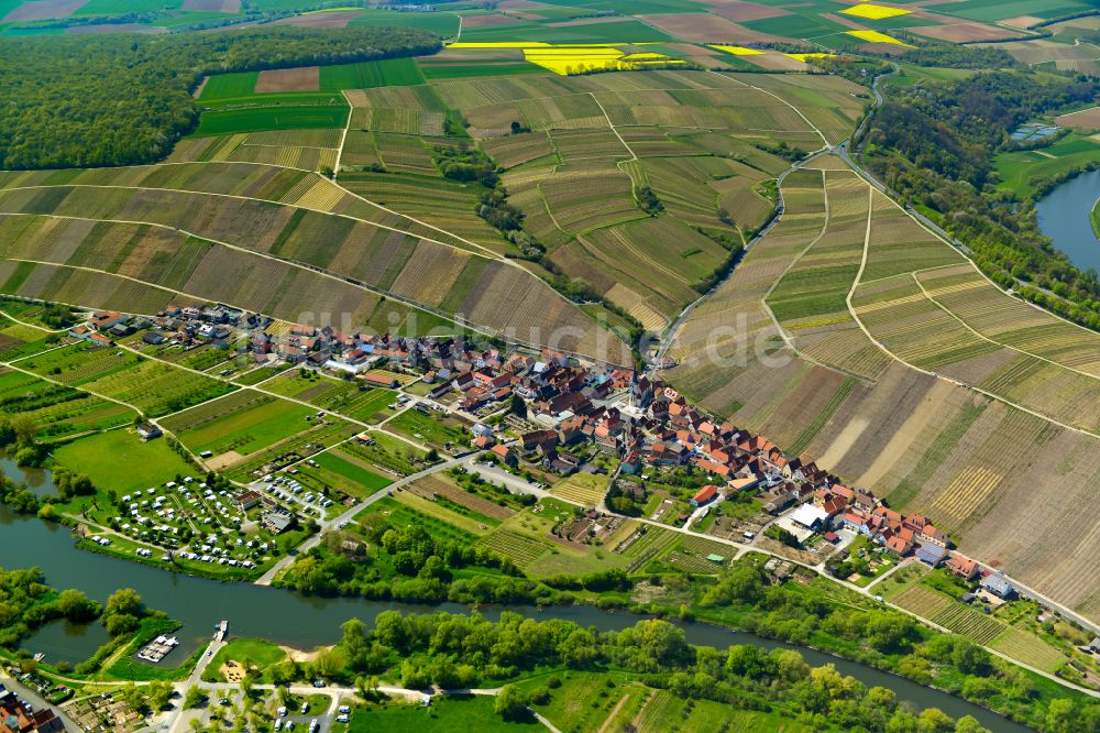 Luftaufnahme Escherndorf - Ortsbereich am Weinbaugebiet in Escherndorf im Bundesland Bayern, Deutschland