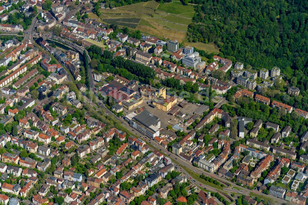 Luftbild Freiburg im Breisgau - Ortschaft an den Fluss- Uferbereichen Dreisam in Freiburg im Breisgau im Bundesland Baden-Württemberg, Deutschland