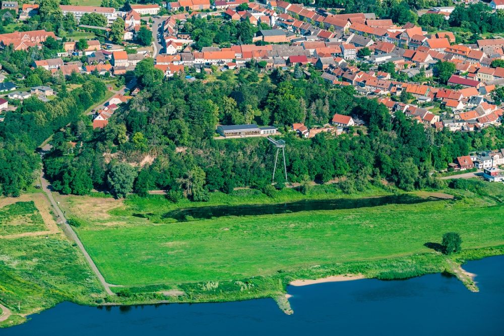 Arneburg aus der Vogelperspektive: Ortschaft an den Fluss- Uferbereichen Elbe in Arneburg im Bundesland Sachsen-Anhalt, Deutschland