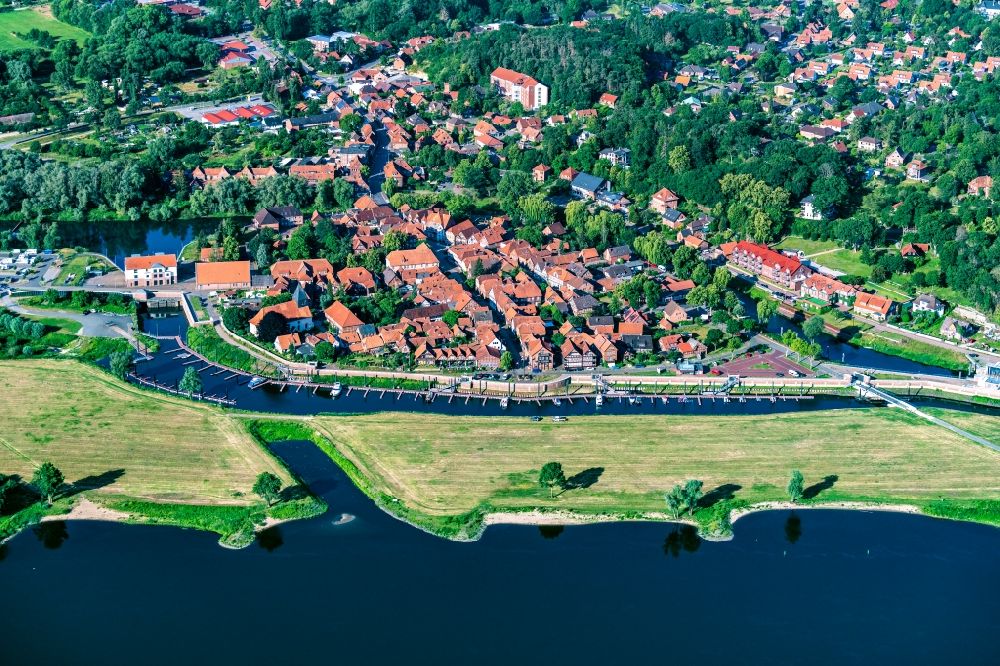 Luftbild Hitzacker (Elbe) - Ortschaft an den Fluss- Uferbereichen Elbe und Jeetzel in Hitzacker im Bundesland Niedersachsen, Deutschland