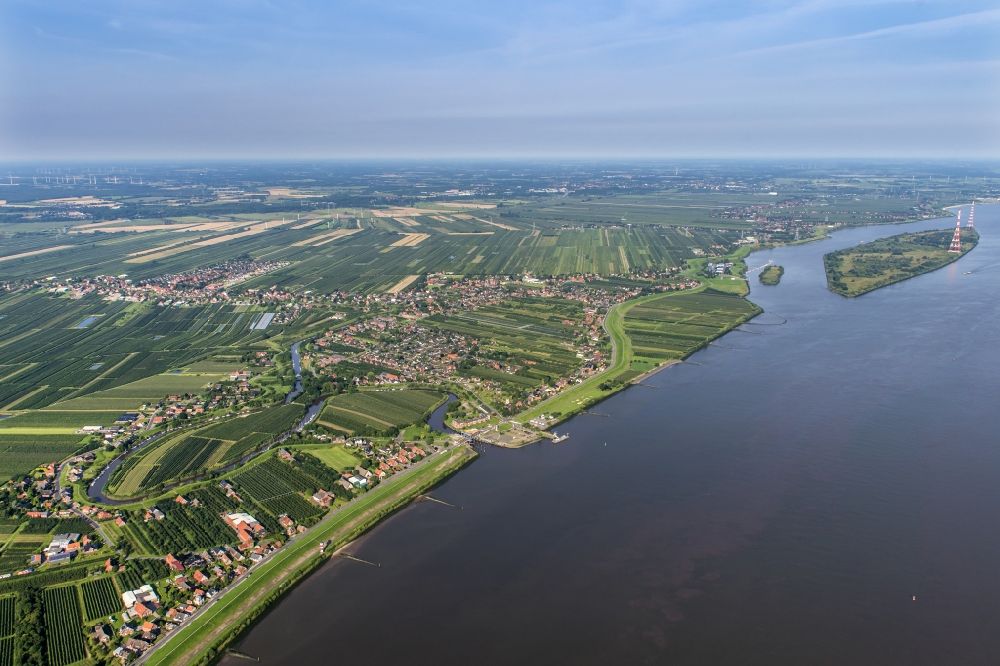 Luftbild Grünendeich - Ortschaft an den Fluss- Uferbereichen Lühe in Grünendeich im Alten Land im Bundesland Niedersachsen, Deutschland