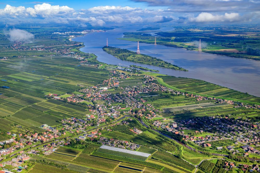 Luftbild Grünendeich - Ortschaft an den Fluss- Uferbereichen Lühe in Grünendeich Altes Land an der Elbe im Bundesland Niedersachsen, Deutschland