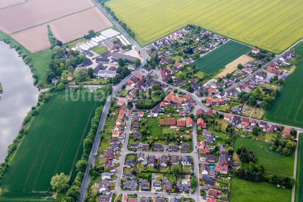 Luftbild Emmerthal - Ortschaft an den Fluss- Uferbereichen der Weser im Ortsteil Ohr in Emmerthal im Bundesland Niedersachsen, Deutschland