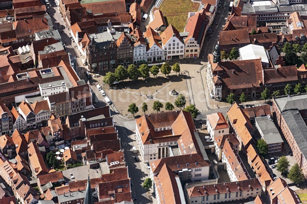Luftaufnahme Lüneburg - Ortskern am Marktplatz in Lüneburg im Bundesland Niedersachsen, Deutschland