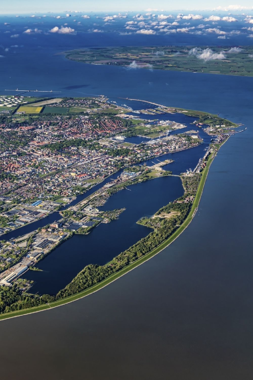 Luftaufnahme Wilhelmshaven - Ortskern und Orts- Zentrum an der Meeres- Küste der Nordsee in Wilhelmshaven im Bundesland Niedersachsen