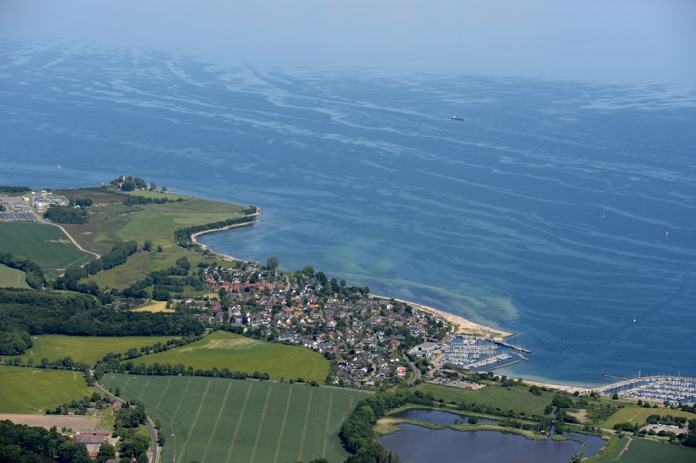 Luftbild Strande - Ortskern und Orts- Zentrum an der Meeres- Küste der Ostsee in Strande im Bundesland Schleswig-Holstein