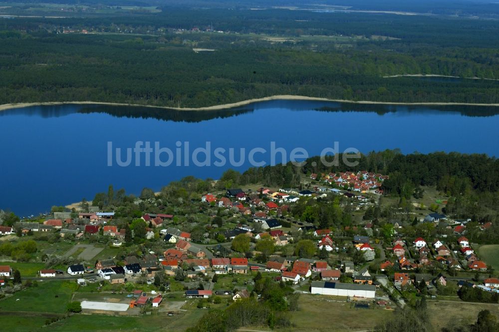Luftaufnahme Userin - Ortskern am Ufer des Useriner See in Userin im Bundesland Mecklenburg-Vorpommern, Deutschland