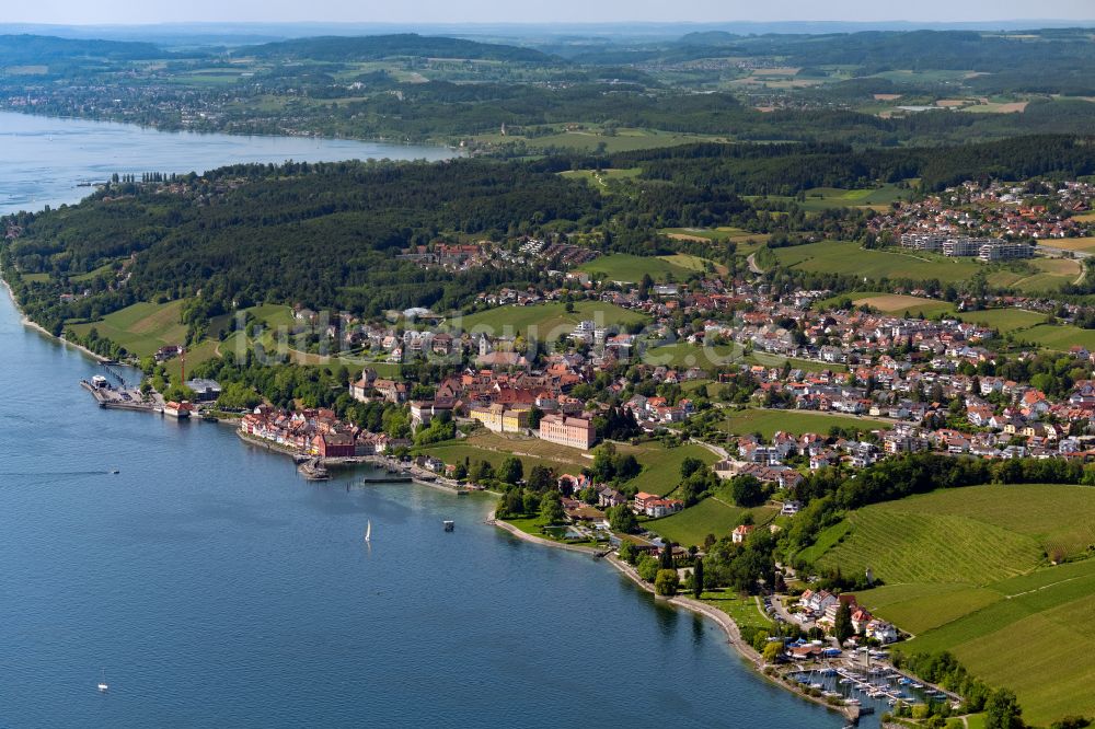 Luftaufnahme Meersburg - Ortskern am Uferbereich des Bodensee in Meersburg im Bundesland Baden-Württemberg, Deutschland
